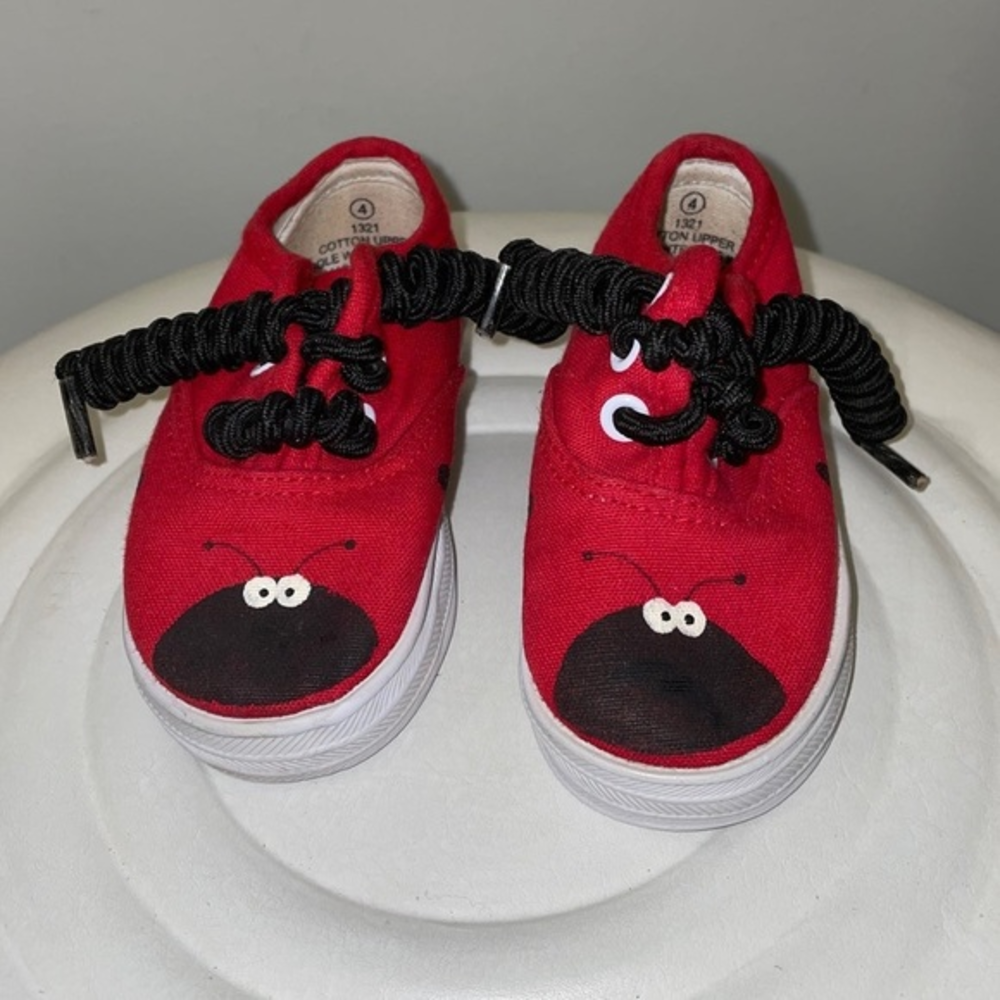 Ladybug‎ baby shoes sneakers Size 4.